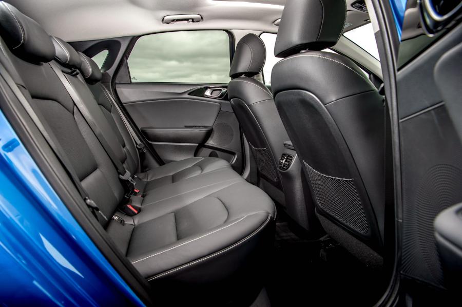 Интерьер Kia Ceed First Edition 2018 года  (UK) (фото 29 из 30)